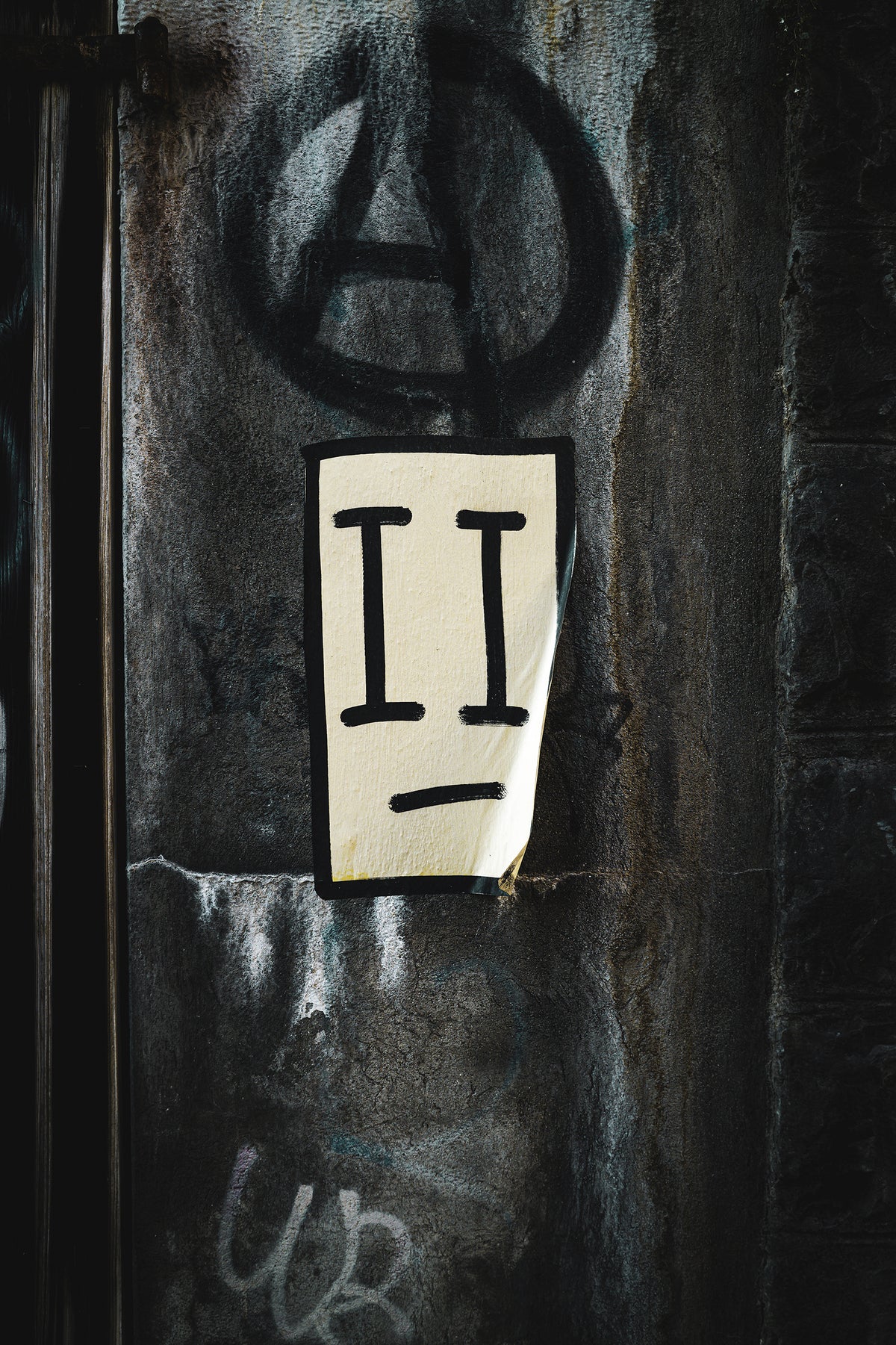 Lausanne Nightmare II — Affiche primitive et symbole anarchie sur mur urbain, gare de Lausanne 2022 | SchaPicShow